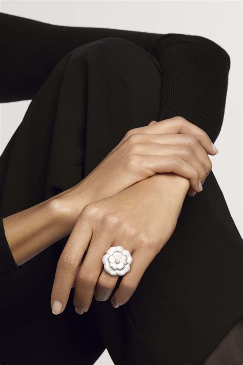 camelia chanel bijoux|bague Chanel camelia diamant.